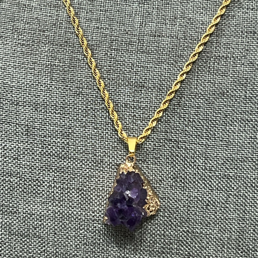 NWOT….Fashion Jewelry Unisex Gold Rope Chain And Amethyst Crystal, Amazing☑️